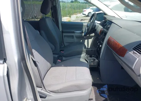 2008 Chrysler Town & Country Touring из США, поврежденный, VIN 2A8HR54P18R823205